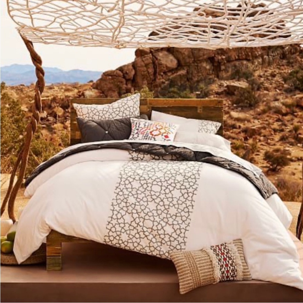 West Elm King Duvet + 2 Euro shams - Picture 2 of 7